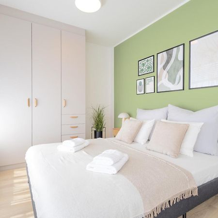 Bright 2Br - 7Th Floor, Balcony, Free Parking By Gravity Pragueアパートメント エクステリア 写真