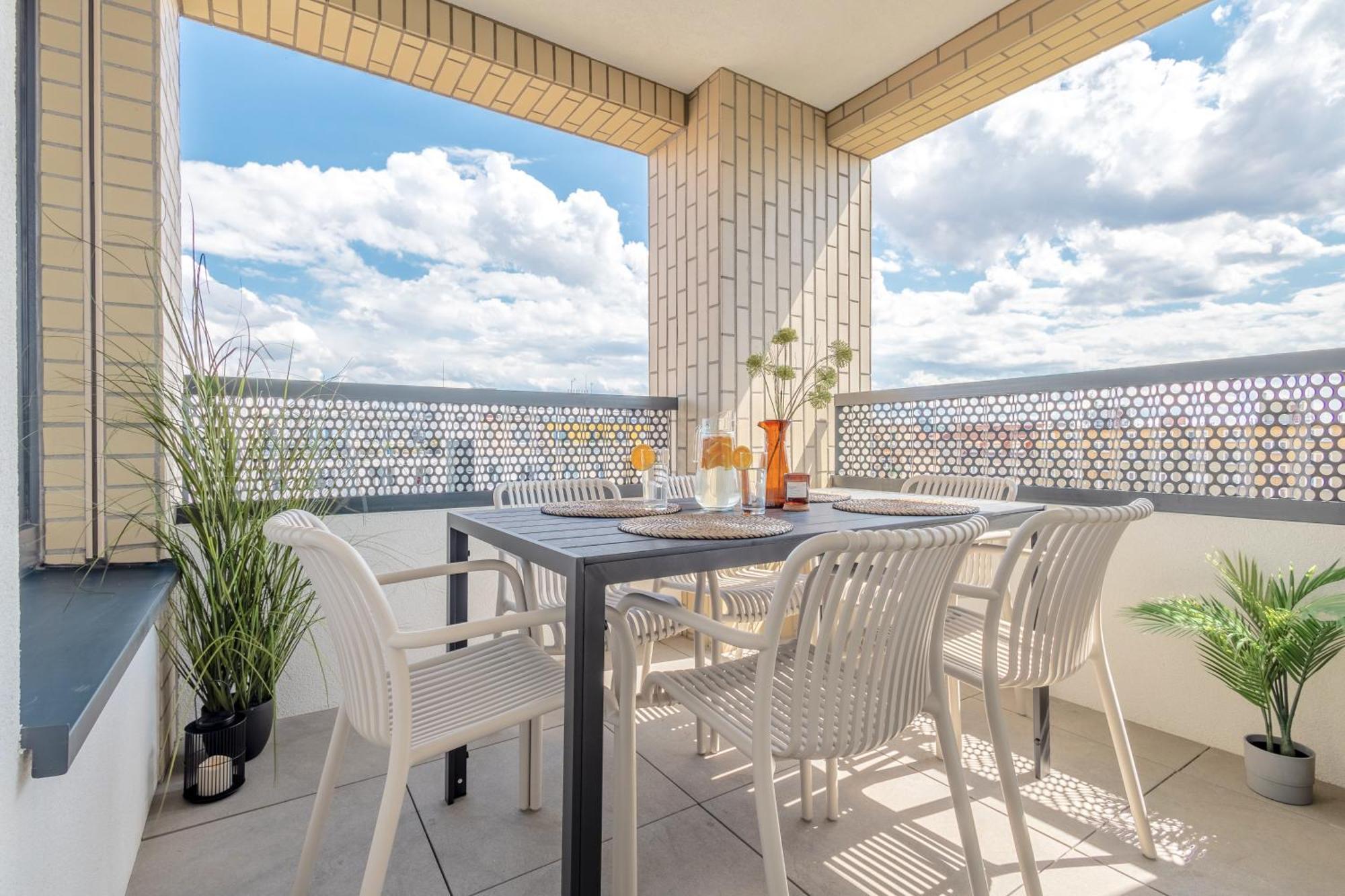 Bright 2Br - 7Th Floor, Balcony, Free Parking By Gravity Pragueアパートメント エクステリア 写真
