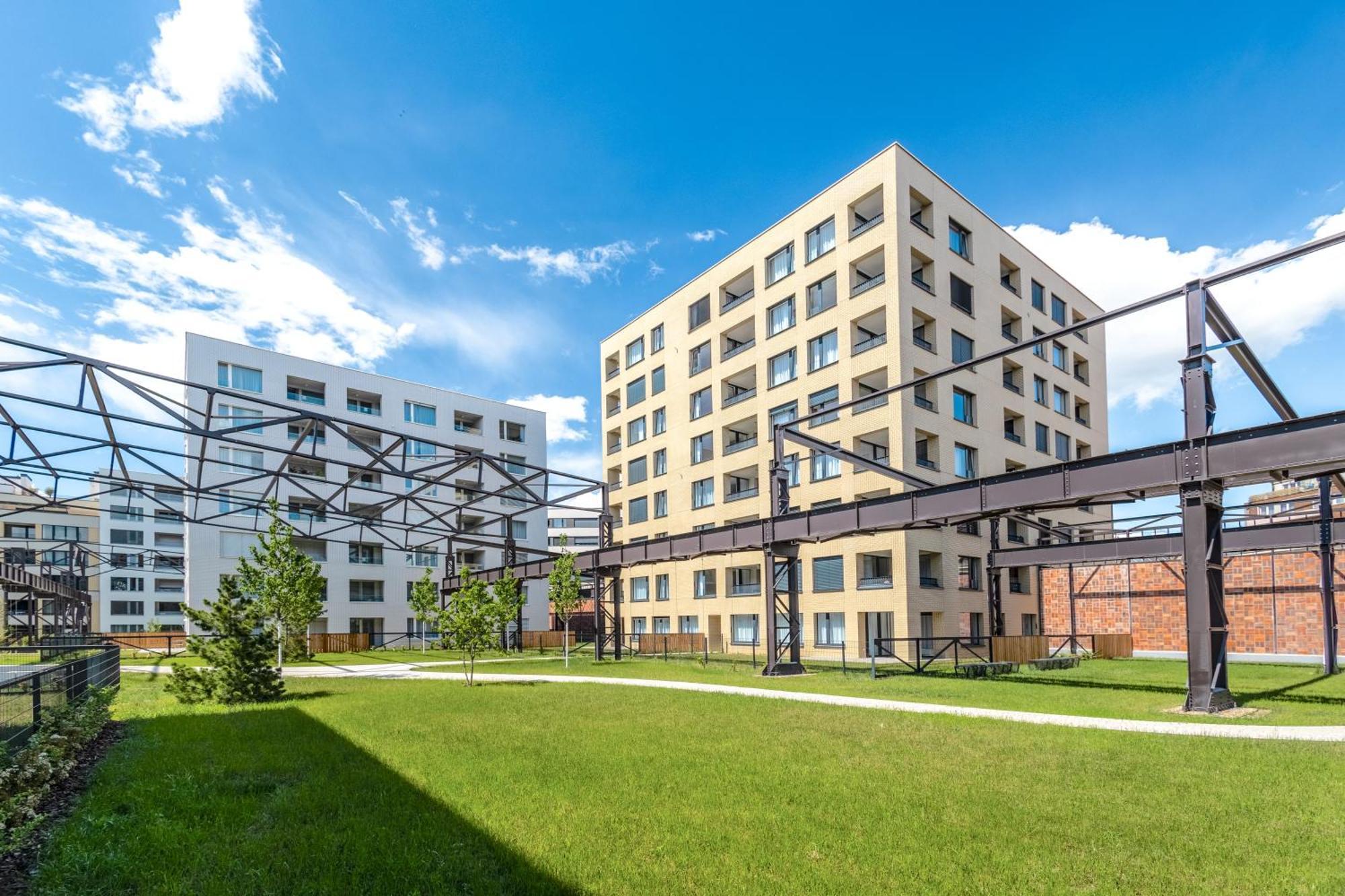 Bright 2Br - 7Th Floor, Balcony, Free Parking By Gravity Pragueアパートメント エクステリア 写真