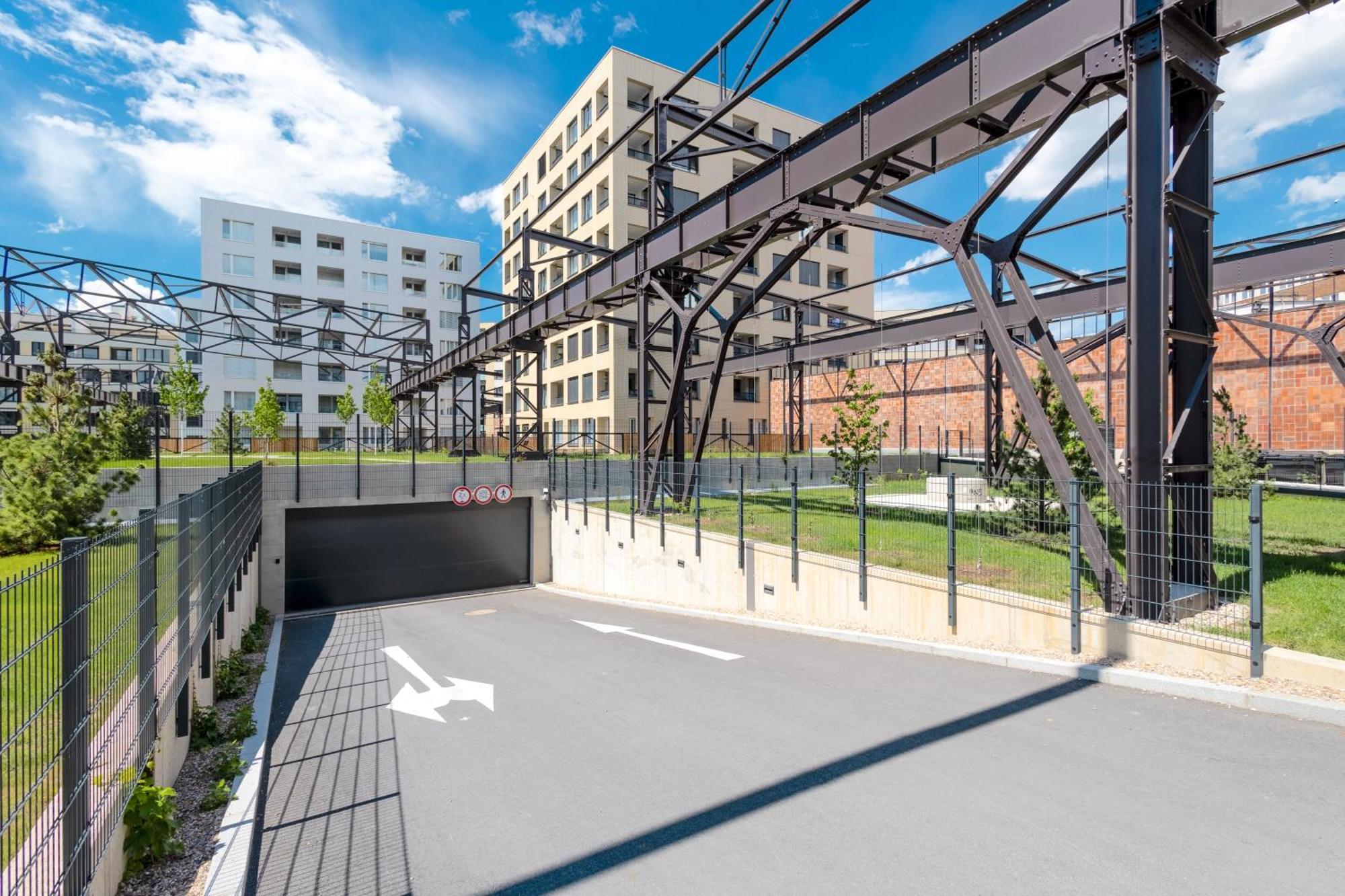 Bright 2Br - 7Th Floor, Balcony, Free Parking By Gravity Pragueアパートメント エクステリア 写真