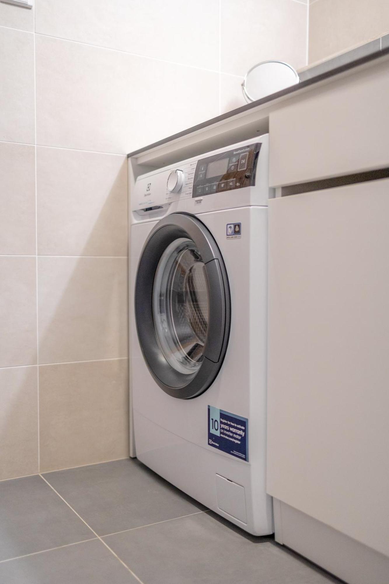 Bright 2Br - 7Th Floor, Balcony, Free Parking By Gravity Pragueアパートメント エクステリア 写真