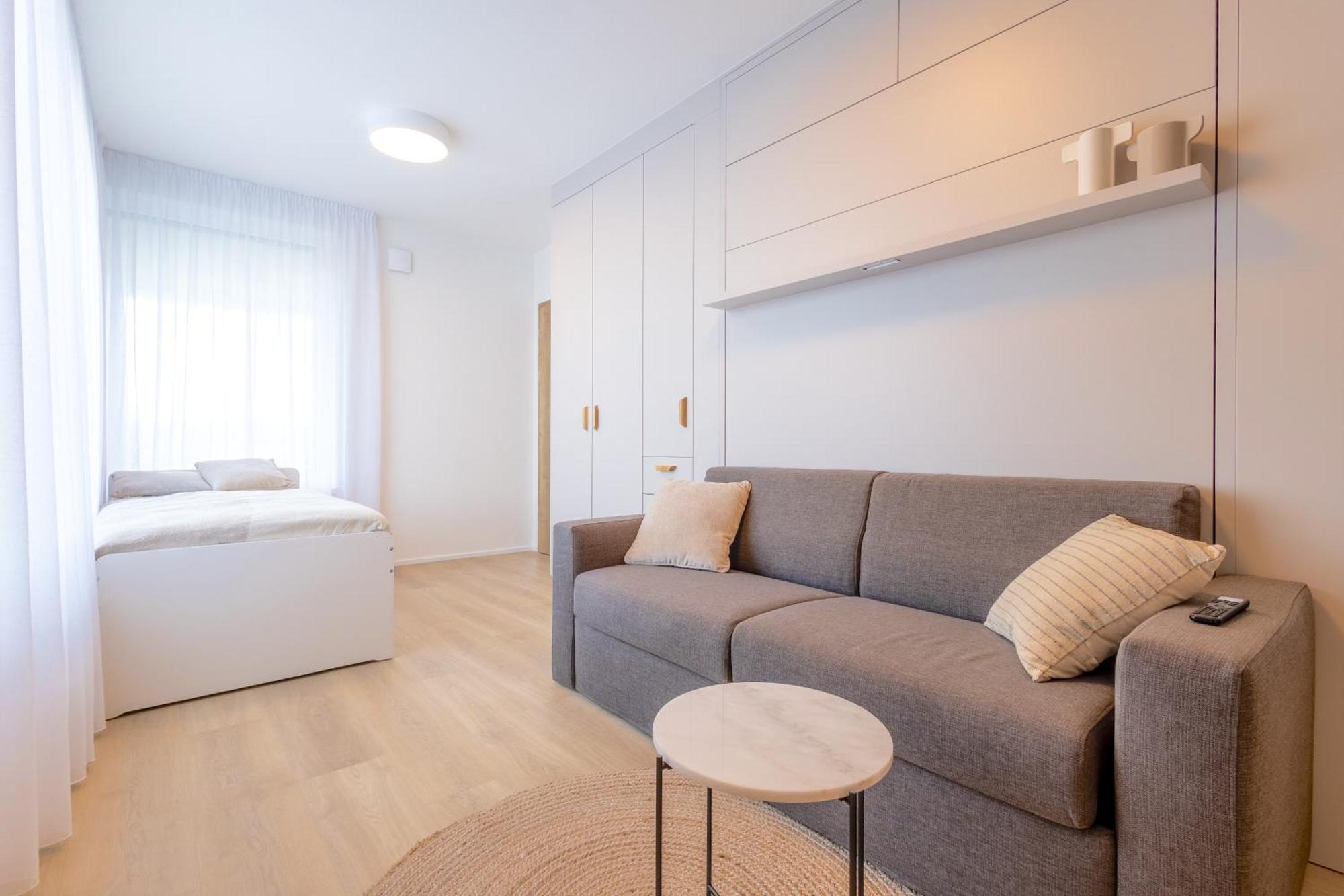Bright 2Br - 7Th Floor, Balcony, Free Parking By Gravity Pragueアパートメント エクステリア 写真