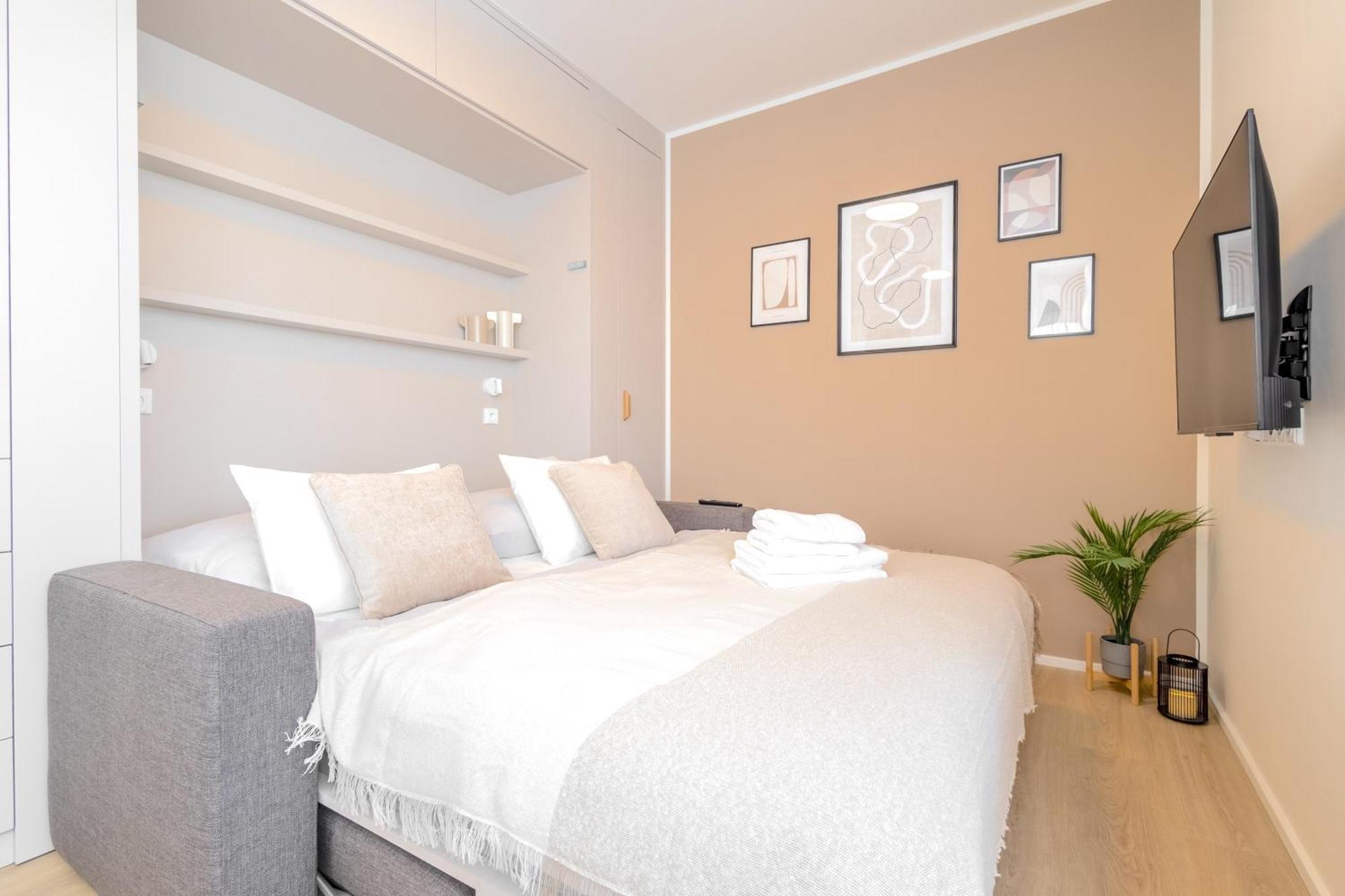 Bright 2Br - 7Th Floor, Balcony, Free Parking By Gravity Pragueアパートメント エクステリア 写真