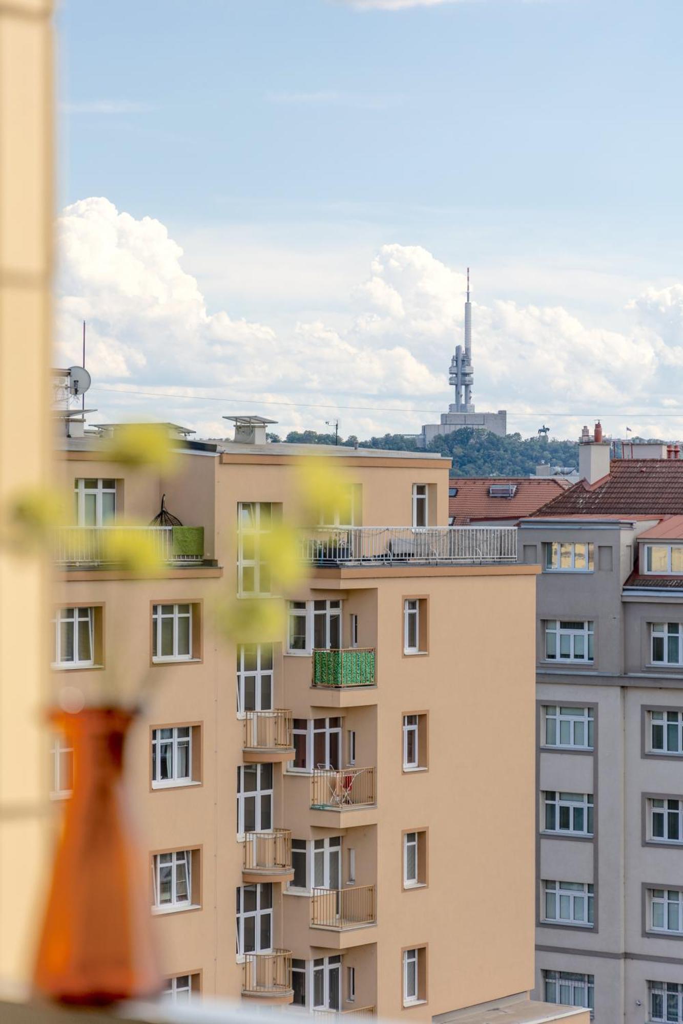 Bright 2Br - 7Th Floor, Balcony, Free Parking By Gravity Pragueアパートメント エクステリア 写真