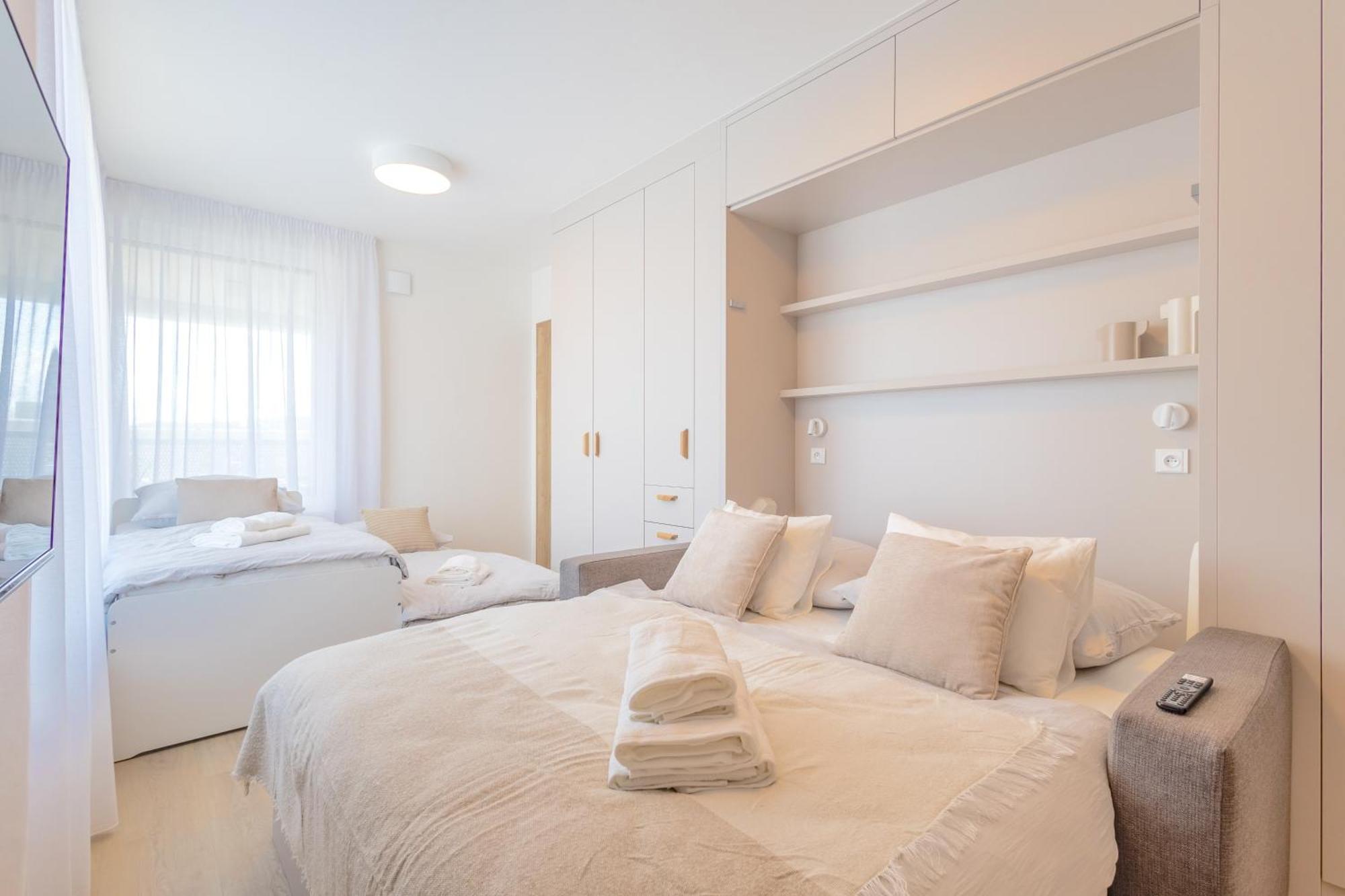 Bright 2Br - 7Th Floor, Balcony, Free Parking By Gravity Pragueアパートメント エクステリア 写真