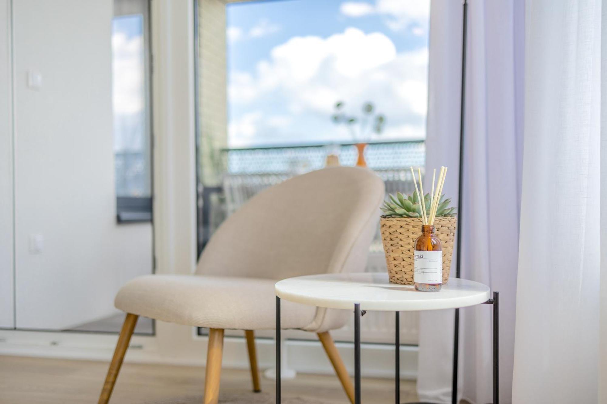 Bright 2Br - 7Th Floor, Balcony, Free Parking By Gravity Pragueアパートメント エクステリア 写真