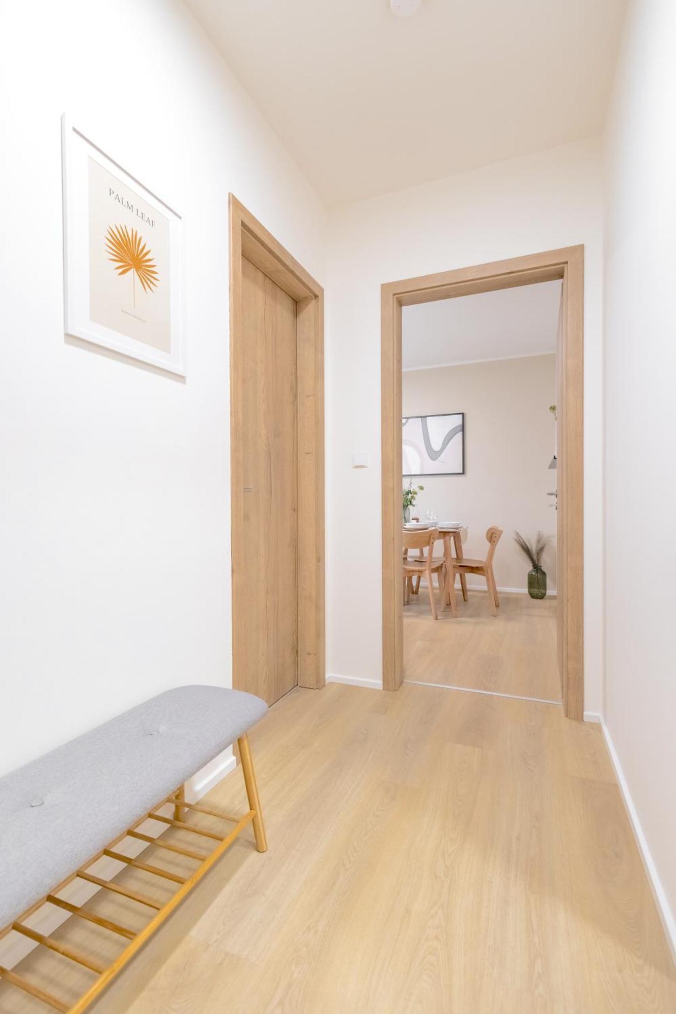 Bright 2Br - 7Th Floor, Balcony, Free Parking By Gravity Pragueアパートメント エクステリア 写真
