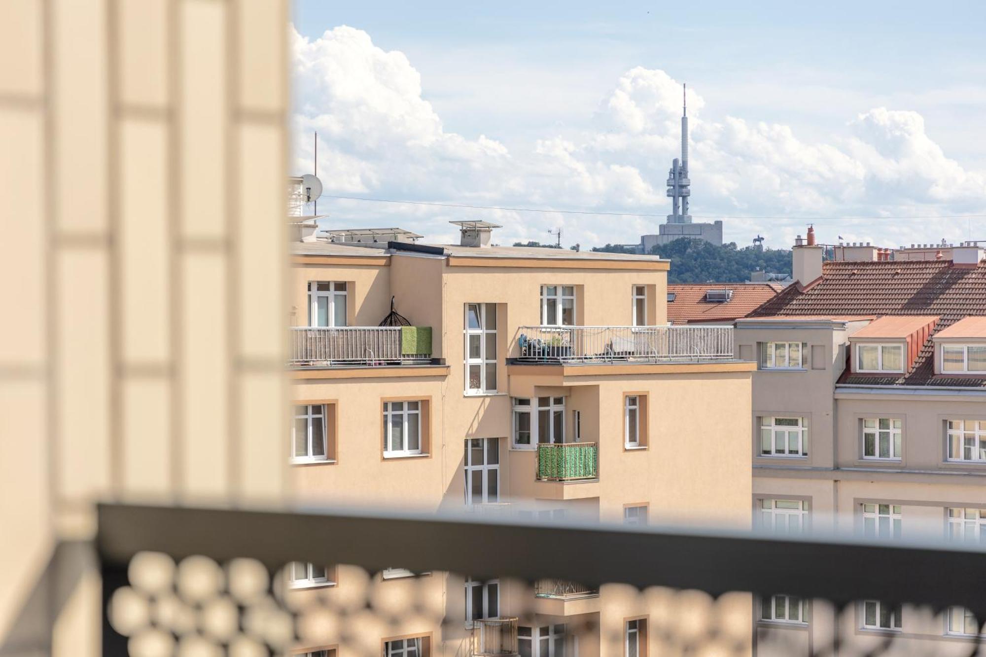 Bright 2Br - 7Th Floor, Balcony, Free Parking By Gravity Pragueアパートメント エクステリア 写真