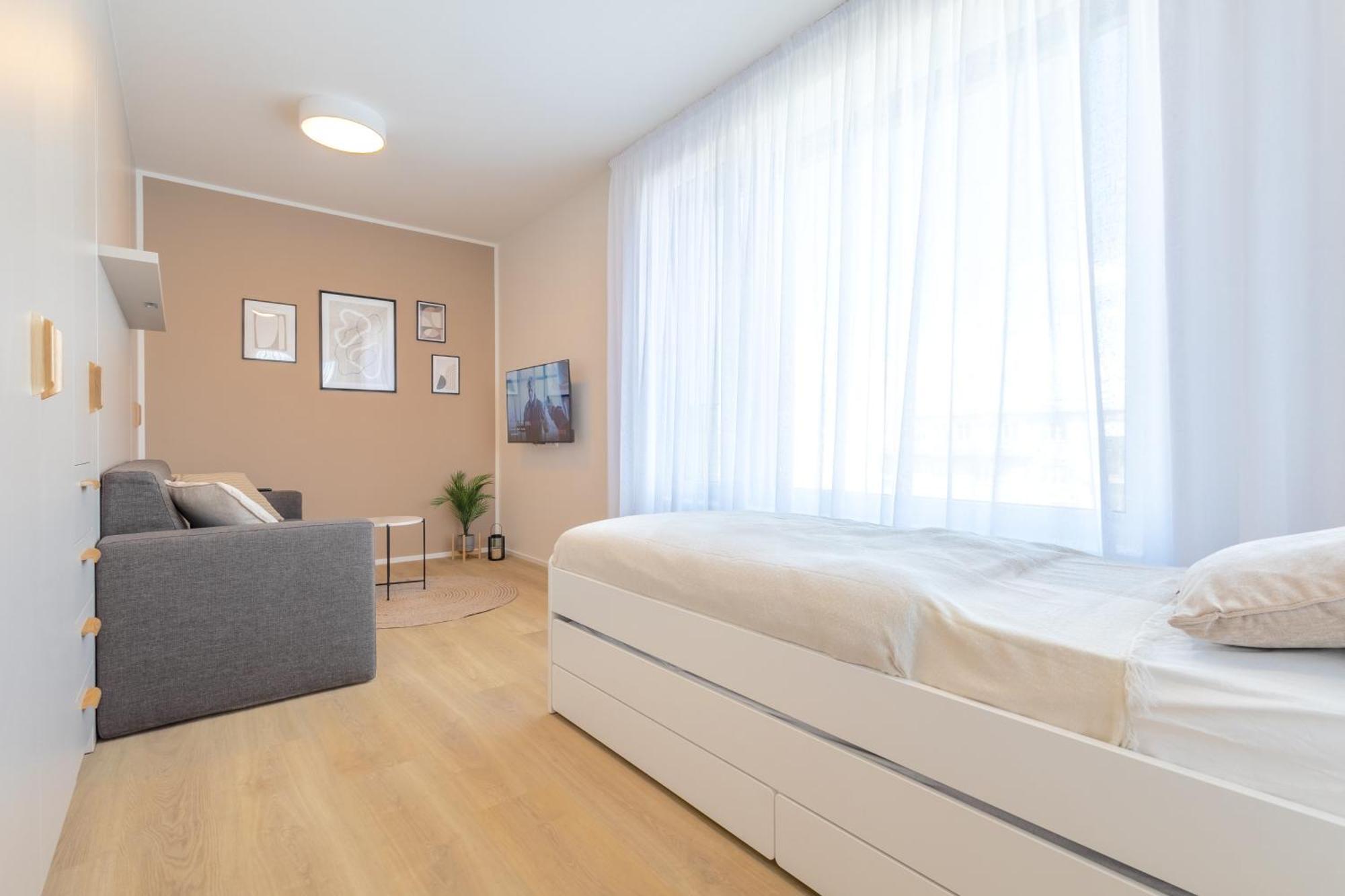 Bright 2Br - 7Th Floor, Balcony, Free Parking By Gravity Pragueアパートメント エクステリア 写真